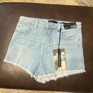 Kendall and Kylie, light washed shorts, drifter style, size 7